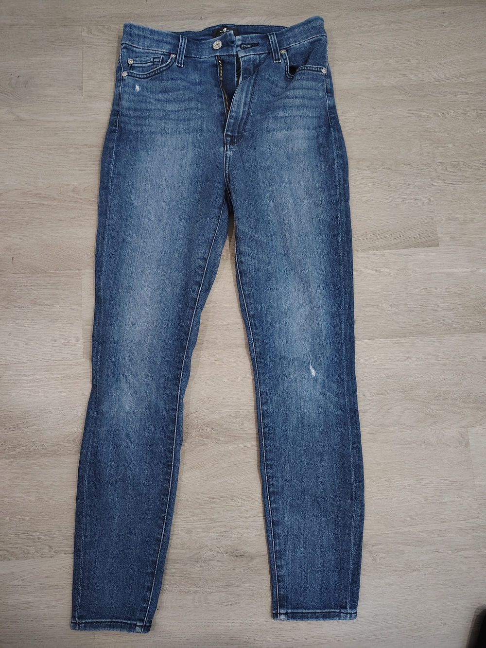 7 For All Mankind Aubrey Skinny Jeans. Size 27 Waist - 26 Inches